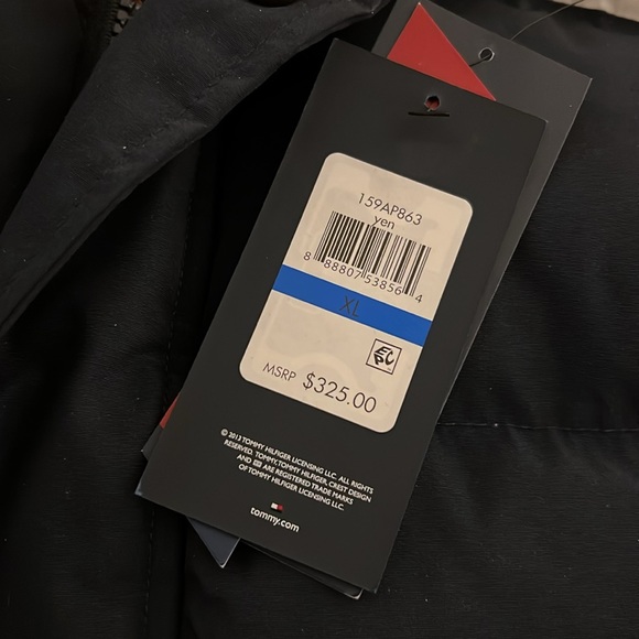 BRAND NEW Tommy Hilfiger Puffer Jacket size XL - Picture 3 of 3